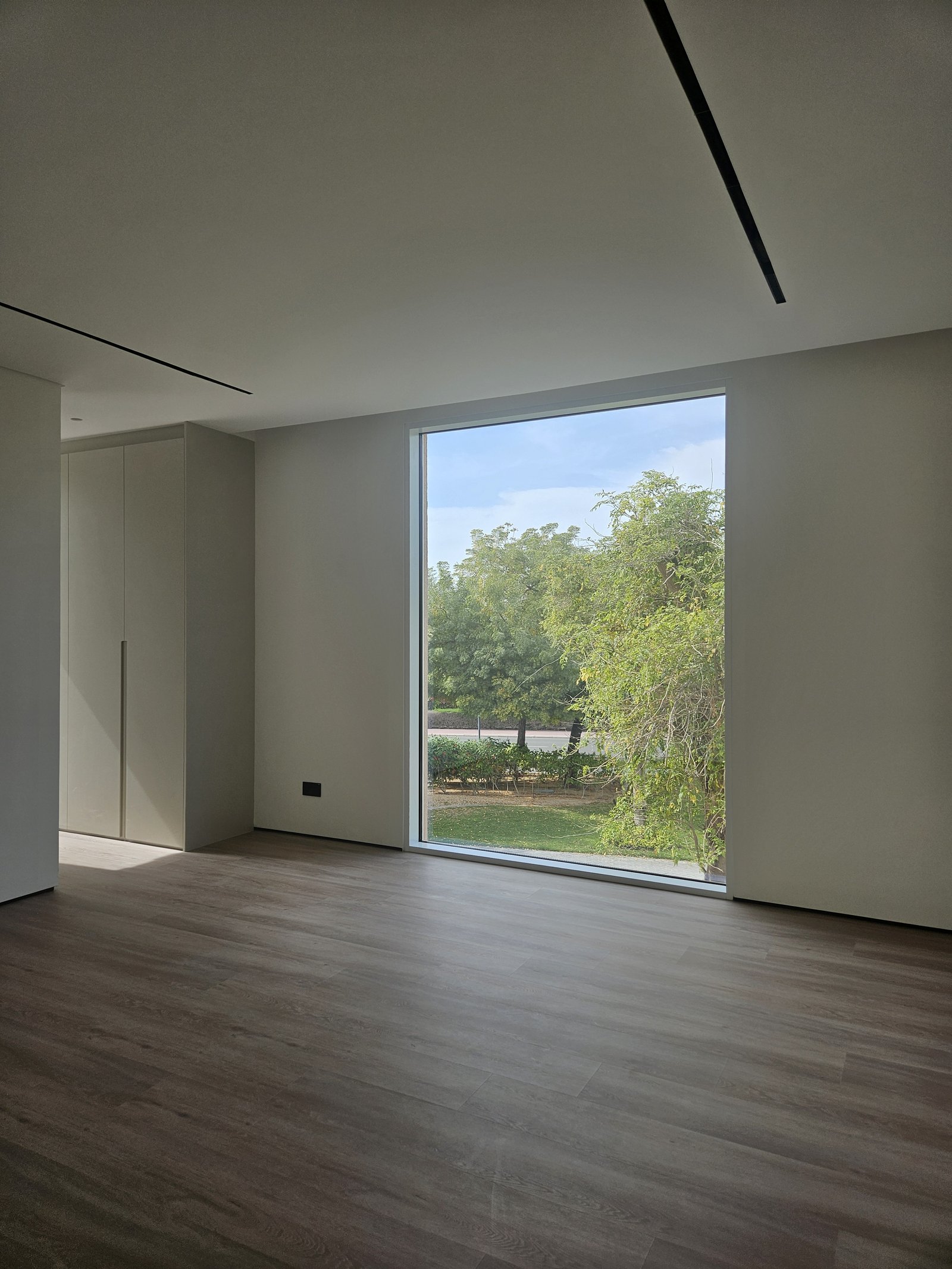 Bedroom with discreet ceiling track lighting